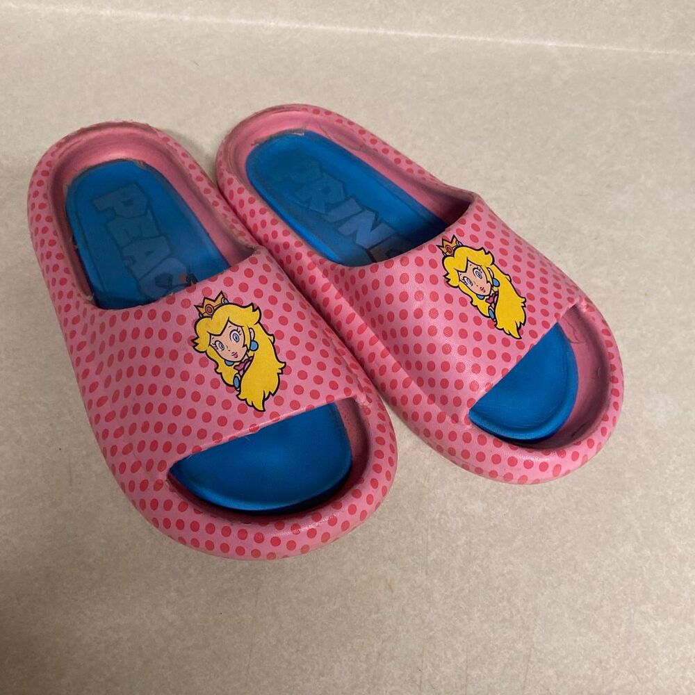 Nintendo Women's peach super Mario Slides